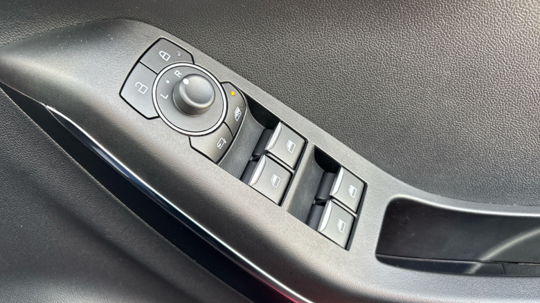 Ford Puma 1.0 EcoBoost Hybrid mHEV Titanium 5dr DCT Petrol Hatchback